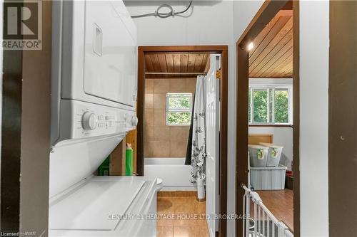 1711 Dominion Rd Road, Fort Erie (334 - Crescent Park), ON - Indoor Photo Showing Laundry Room