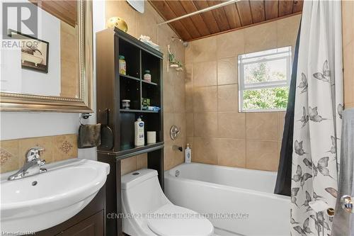 1711 Dominion Rd Road, Fort Erie (334 - Crescent Park), ON - Indoor Photo Showing Bathroom