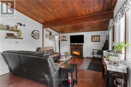 1711 Dominion Rd Road, Fort Erie (334 - Crescent Park), ON - Indoor Photo Showing Other Room With Fireplace