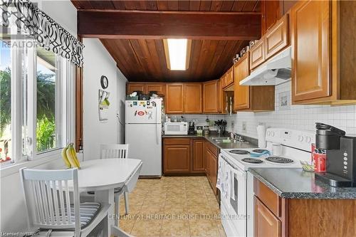 1711 Dominion Rd Road, Fort Erie (334 - Crescent Park), ON - Indoor Photo Showing Kitchen