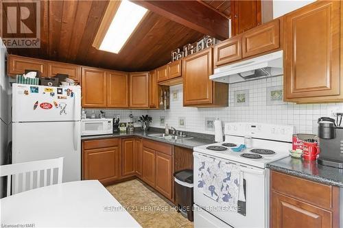 1711 Dominion Rd Road, Fort Erie (334 - Crescent Park), ON - Indoor Photo Showing Kitchen With Double Sink