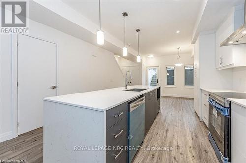 47 Lily Lane, Guelph (Clairfields), ON - Indoor Photo Showing Kitchen With Upgraded Kitchen