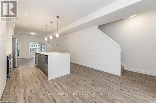 47 Lily Lane, Guelph (Clairfields), ON - Indoor Photo Showing Kitchen