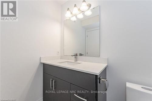 47 Lily Lane, Guelph (Clairfields), ON - Indoor Photo Showing Bathroom