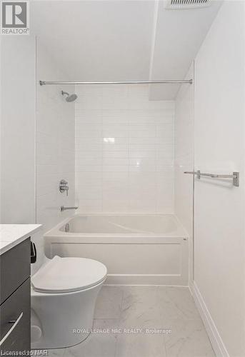 47 Lily Lane, Guelph (Clairfields), ON - Indoor Photo Showing Bathroom