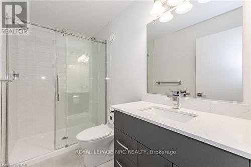 47 Lily Lane, Guelph (Clairfields), ON - Indoor Photo Showing Bathroom