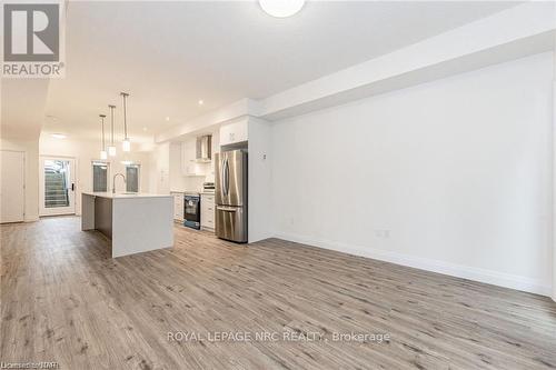 47 Lily Lane, Guelph (Clairfields), ON - Indoor Photo Showing Kitchen