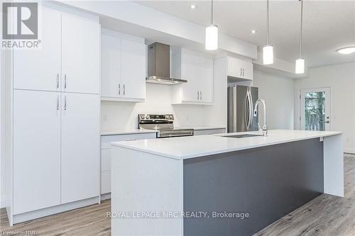 47 Lily Lane, Guelph (Clairfields), ON - Indoor Photo Showing Kitchen With Upgraded Kitchen