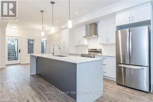 47 Lily Lane, Guelph (Clairfields), ON - Indoor Photo Showing Kitchen With Stainless Steel Kitchen With Upgraded Kitchen