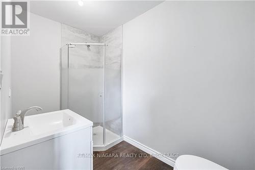 7864 Seabiscuit Drive, Niagara Falls (213 - Ascot), ON - Indoor Photo Showing Bathroom