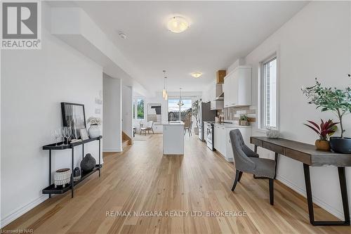 7864 Seabiscuit Drive, Niagara Falls (213 - Ascot), ON - Indoor Photo Showing Dining Room