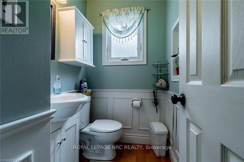 4118 Chippawa Parkway, Niagara Falls (223 - Chippawa), ON - Indoor Photo Showing Bathroom