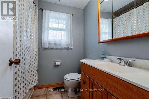 4118 Chippawa Parkway, Niagara Falls (223 - Chippawa), ON - Indoor Photo Showing Bathroom