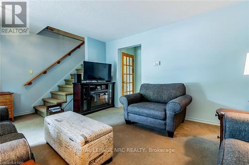 4118 Chippawa Parkway, Niagara Falls (223 - Chippawa), ON - Indoor Photo Showing Living Room