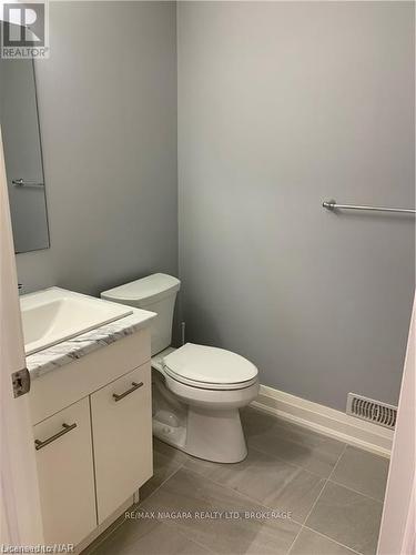 79 Hillview Road, St. Catharines (458 - Western Hill), ON - Indoor Photo Showing Bathroom