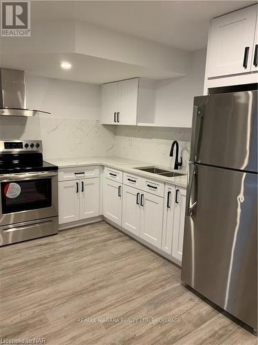 79 Hillview Road, St. Catharines (458 - Western Hill), ON - Indoor Photo Showing Kitchen With Double Sink