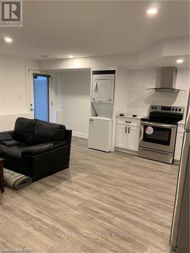 79 Hillview Road, St. Catharines (458 - Western Hill), ON - Indoor Photo Showing Kitchen