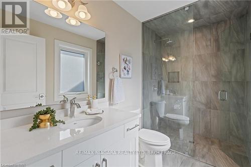 755 Lakeshore Road, Fort Erie (333 - Lakeshore), ON - Indoor Photo Showing Bathroom