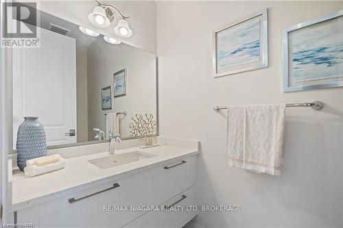 755 Lakeshore Road, Fort Erie (333 - Lakeshore), ON - Indoor Photo Showing Bathroom