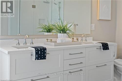 755 Lakeshore Road, Fort Erie (333 - Lakeshore), ON - Indoor Photo Showing Bathroom