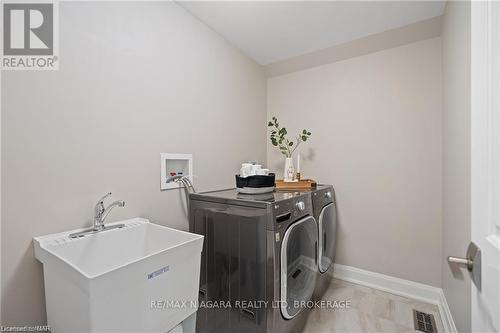 755 Lakeshore Road, Fort Erie (333 - Lakeshore), ON - Indoor Photo Showing Laundry Room