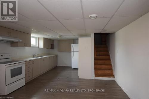 Lower - 144 Wellington Street, Welland (773 - Lincoln/Crowland), ON - Indoor Photo Showing Kitchen