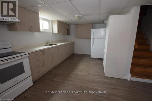 Lower - 144 Wellington Street, Welland (773 - Lincoln/Crowland), ON - Indoor Photo Showing Kitchen With Double Sink