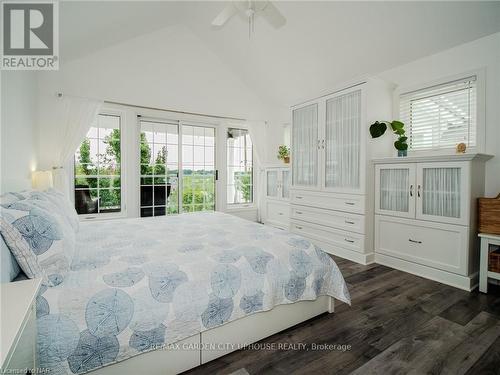 42.5 Canal Street, St. Catharines (438 - Port Dalhousie), ON - Indoor Photo Showing Bedroom