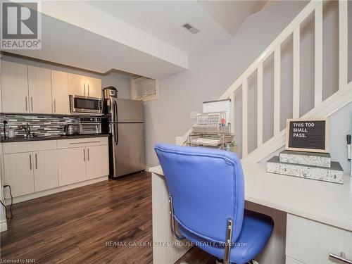 42.5 Canal Street, St. Catharines (438 - Port Dalhousie), ON - Indoor Photo Showing Kitchen