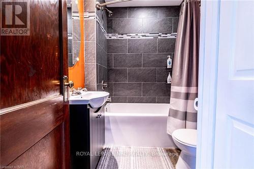 3269 Young Avenue Avenue, Fort Erie (335 - Ridgeway), ON - Indoor Photo Showing Bathroom