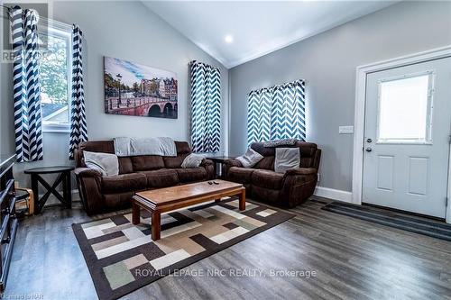 3269 Young Avenue Avenue, Fort Erie (335 - Ridgeway), ON - Indoor Photo Showing Living Room