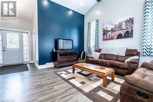 3269 Young Avenue Avenue, Fort Erie (335 - Ridgeway), ON - Indoor Photo Showing Living Room