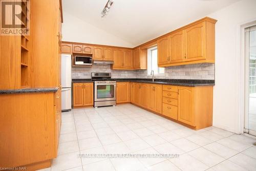 55 Adelaide Street, Fort Erie (333 - Lakeshore), ON - Indoor Photo Showing Kitchen