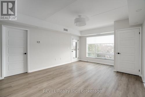 309 - 3998 Victoria Avenue, Lincoln (980 - Lincoln-Jordan/Vineland), ON -  With Balcony With Exterior