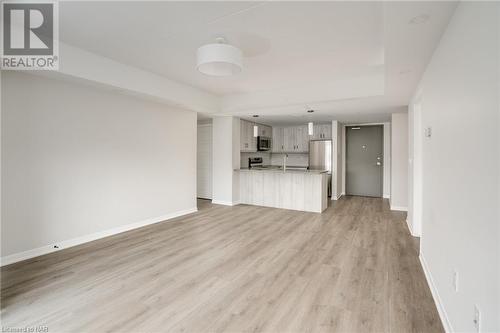 309 - 3998 Victoria Avenue, Lincoln (980 - Lincoln-Jordan/Vineland), ON - Indoor Photo Showing Kitchen