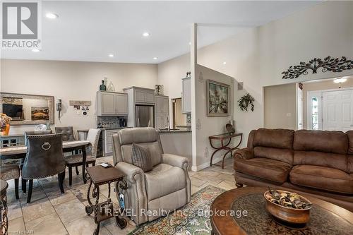 67 Virginia Street, Welland (769 - Prince Charles), ON - Indoor Photo Showing Living Room