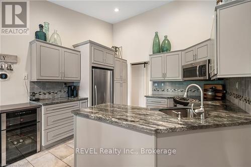 67 Virginia Street, Welland (769 - Prince Charles), ON - Indoor Photo Showing Kitchen