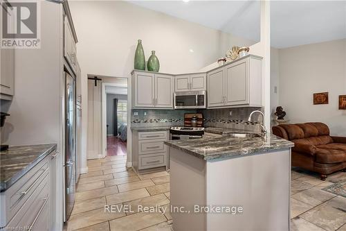 67 Virginia Street, Welland (769 - Prince Charles), ON - Indoor Photo Showing Kitchen