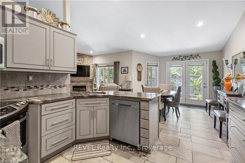 67 Virginia Street, Welland (769 - Prince Charles), ON - Indoor Photo Showing Kitchen