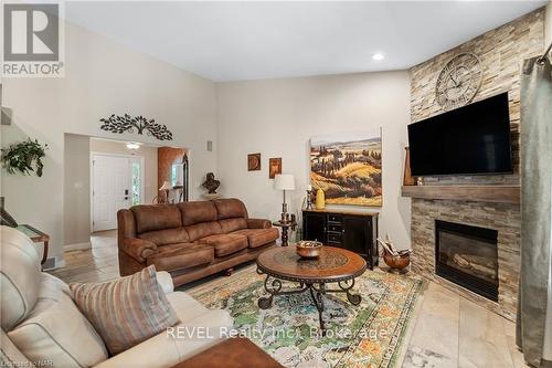 67 Virginia Street, Welland (769 - Prince Charles), ON - Indoor Photo Showing Living Room With Fireplace