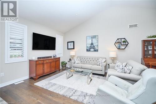 76 Bergenstein Crescent, Pelham (662 - Fonthill), ON - Indoor Photo Showing Living Room