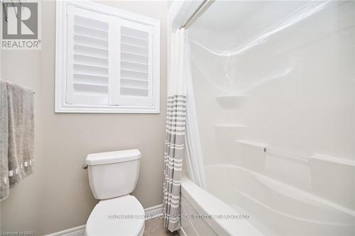 76 Bergenstein Crescent, Pelham (662 - Fonthill), ON - Indoor Photo Showing Bathroom