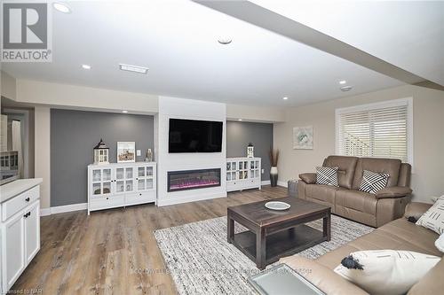 76 Bergenstein Crescent, Pelham (662 - Fonthill), ON - Indoor Photo Showing Living Room With Fireplace