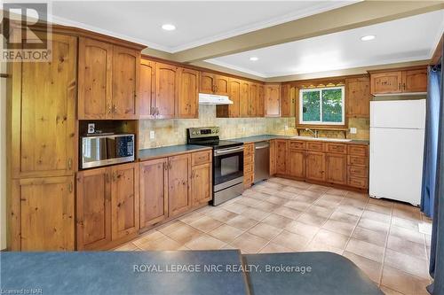 4061 Firelane 13, Port Colborne (874 - Sherkston), ON - Indoor Photo Showing Kitchen