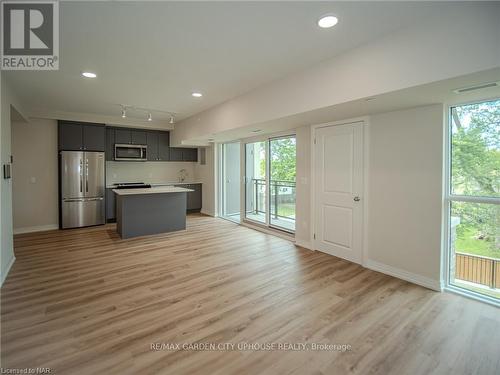 241 - 50 Herrick Avenue, St. Catharines (456 - Oakdale), ON - Indoor Photo Showing Kitchen