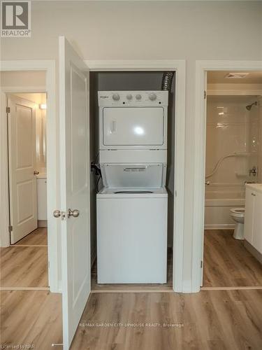 241 - 50 Herrick Avenue, St. Catharines (456 - Oakdale), ON - Indoor Photo Showing Laundry Room