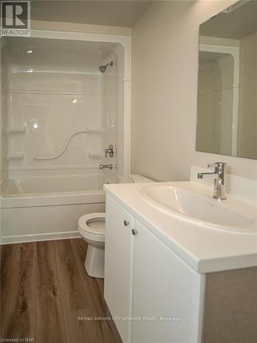 241 - 50 Herrick Avenue, St. Catharines (456 - Oakdale), ON - Indoor Photo Showing Bathroom