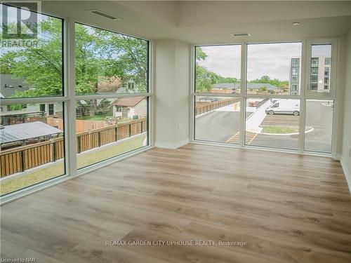 241 - 50 Herrick Avenue, St. Catharines (456 - Oakdale), ON - Indoor Photo Showing Other Room