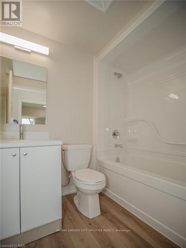 241 - 50 Herrick Avenue, St. Catharines (456 - Oakdale), ON - Indoor Photo Showing Bathroom