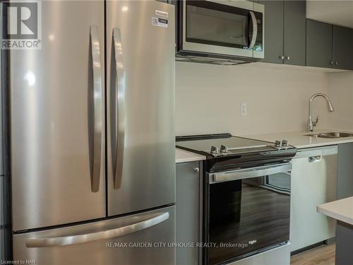 241 - 50 Herrick Avenue, St. Catharines (456 - Oakdale), ON - Indoor Photo Showing Kitchen With Stainless Steel Kitchen With Upgraded Kitchen